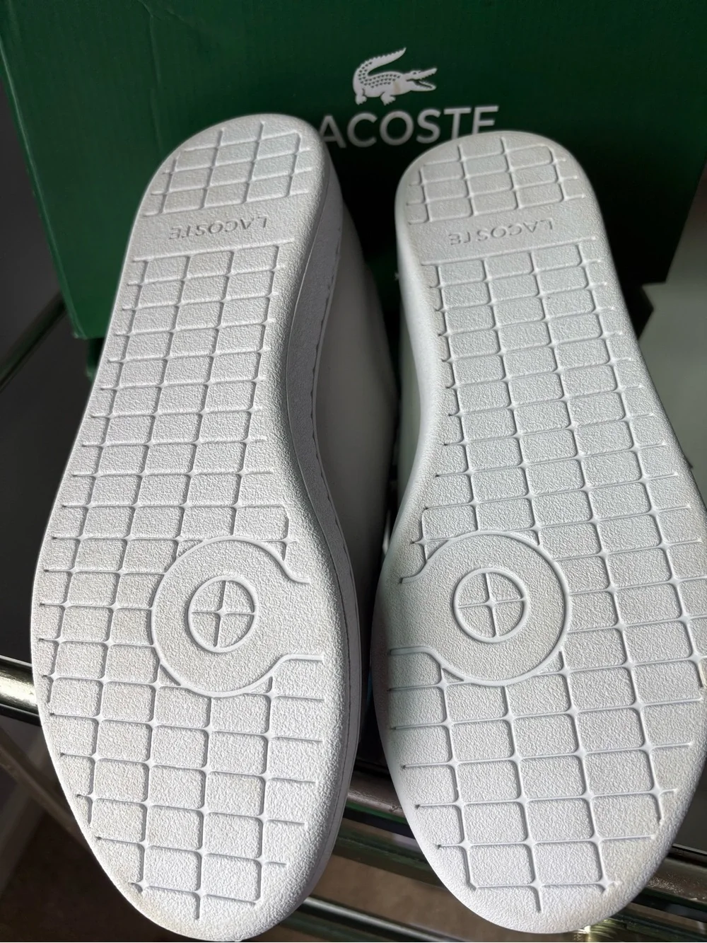 Lacoste Women's Hydez 119 Light Grey and Gold Low-Top Leather Sneakers